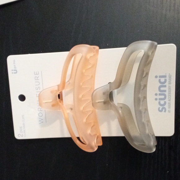 Total of 4 claw  Hair aclip - Picture 2 of 3